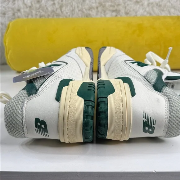 NWT • New Balance • Green 550 Sneaks • Size 6.5 Men/8 Women • 💚🤍 - Picture 9 of 16